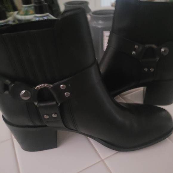 Like New Sam Edelman Black Leather Booties 7 - Picture 4 of 9